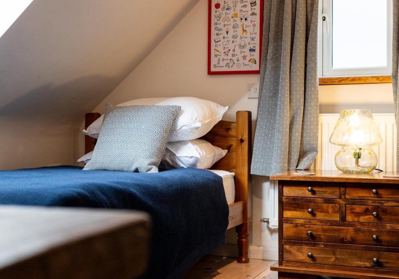 Bwthyn Capten - A Charming Cottage For Up To 6 Newport  Eksteriør bilde