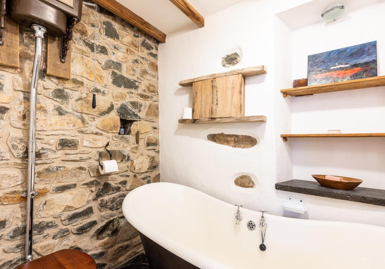Bwthyn Capten - A Charming Cottage For Up To 6 Newport  Eksteriør bilde