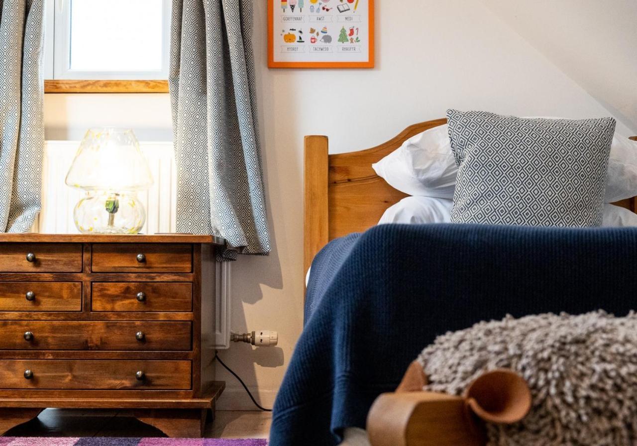 Bwthyn Capten - A Charming Cottage For Up To 6 Newport  Eksteriør bilde