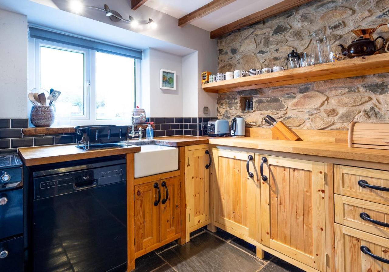 Bwthyn Capten - A Charming Cottage For Up To 6 Newport  Eksteriør bilde